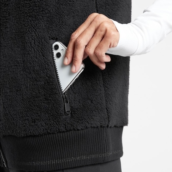 NWOT - Athleta Tugga Black Sherpa Vest, Small Petite - Picture 4 of 7